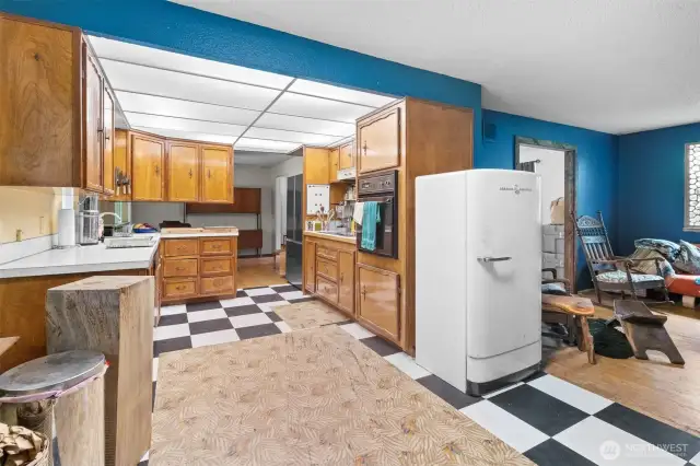 Plenty of cabinet space in the Kitchen with full light ceiling and wall oven.