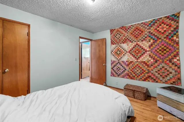 Second guest bedroom.