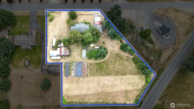 Blue boundary lines are approximate. Buyer to verify to their own satisfaction.