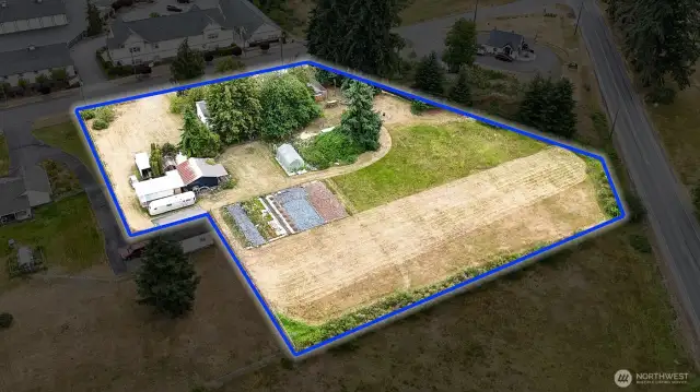 Blue boundary lines are approximate. Buyer to verify to their own satisfaction.