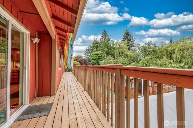 Deck off master and kitchen