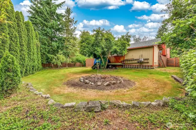 Beautiful grounds with sevaeral fruit trees