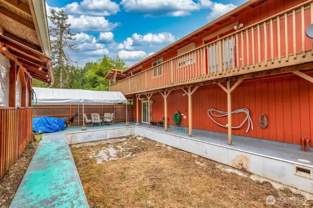 Outdoor 4 foot pool . The seller has ordered a pool liner for summer fun!