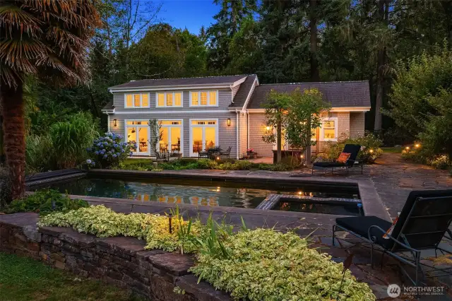 Guest poolhouse
