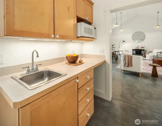 Guest poolhouse kitchenette
