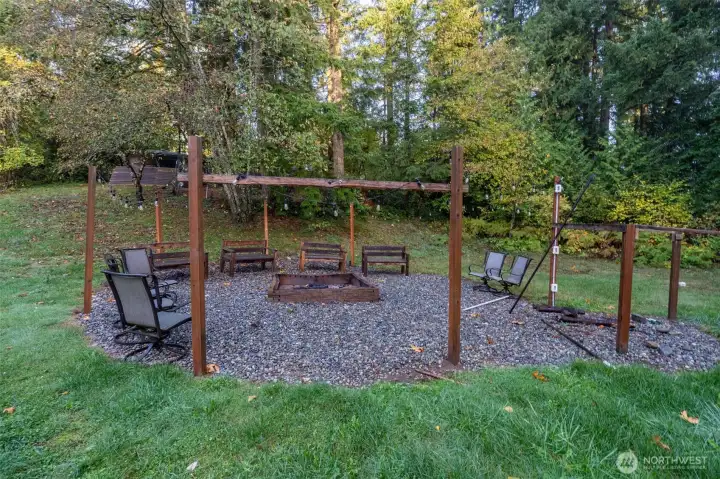 Gather around the smokeless firepit for smores, evening chats and star gazing.