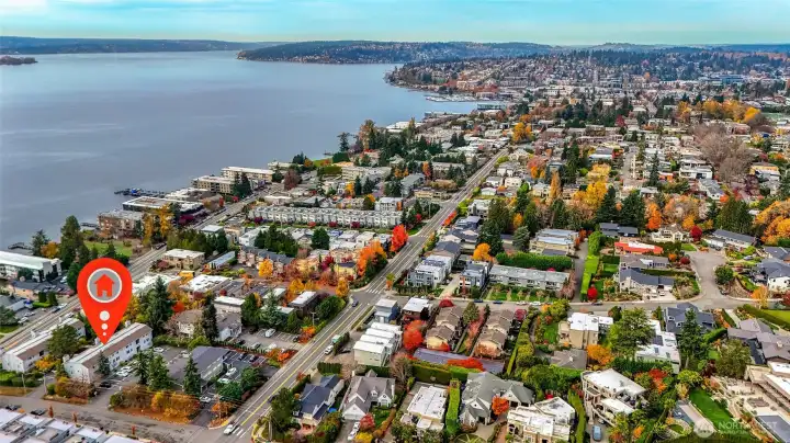 Great Location, just 2 minutes to Downtown Kirkland, Freeway Access and just 10 minute walk to the Cross Kirkland Corridor/Eastrail which links to Google and Bellevue Light Rail.