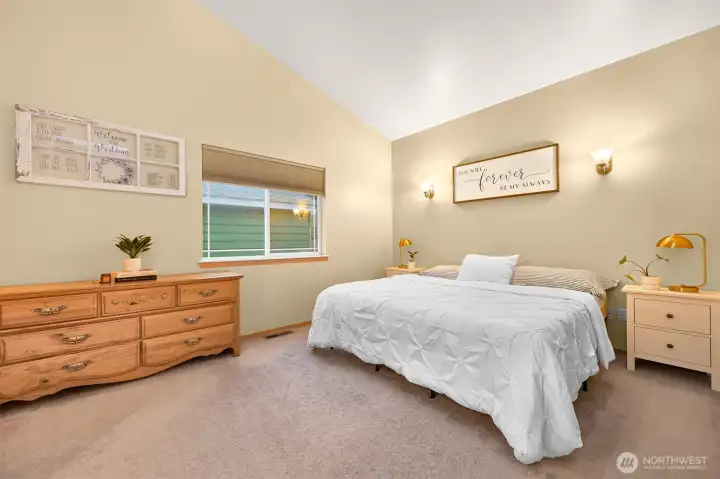 Master Bedroom w/ ensuite and walk in closet