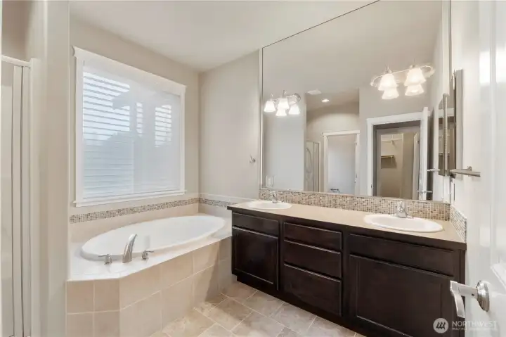 Primary bath with soaking tub!