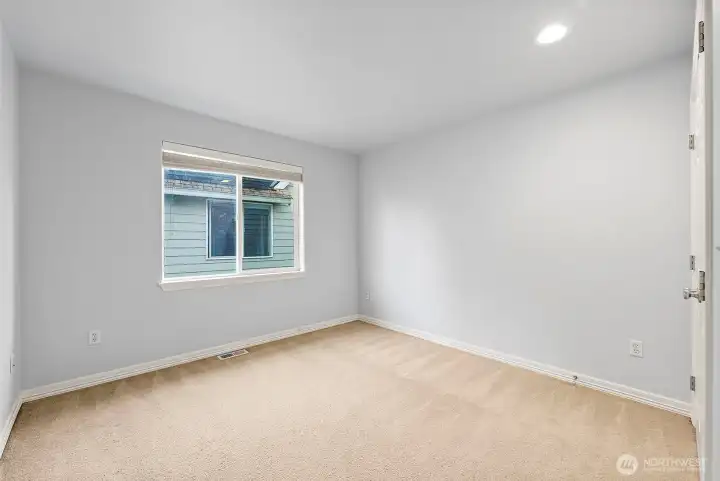 Flexible rooms for guests, hobbies, or additional workspace