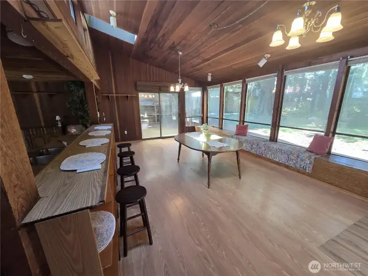Ahhh, a GREAT BIG great room.