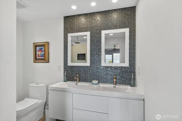 Primary 3/4 Bath