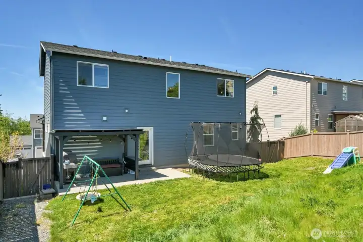 Spacious patio and fenced backyard, another great space for entertaining!