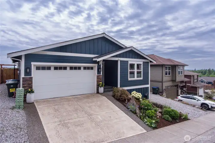 Tidy one-level home w/ EZ-care grounds
