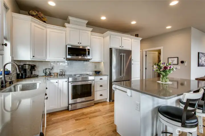 Light & bright scheme w/ glass brick backsplash