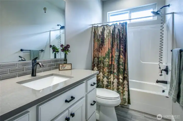 Full guest bath