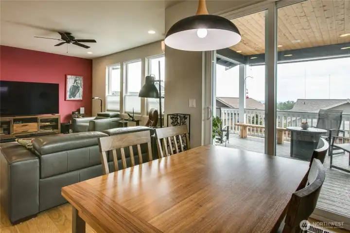Dining area to slider