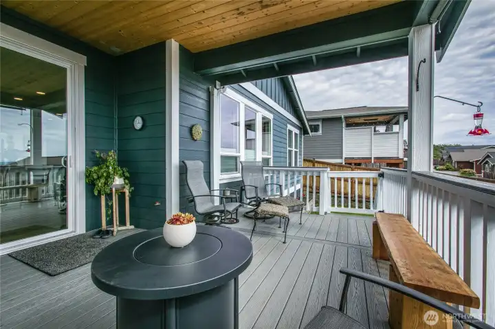 Low-maintenance synthetic decking