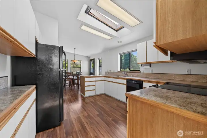 Kitchen w vaulted ceilings