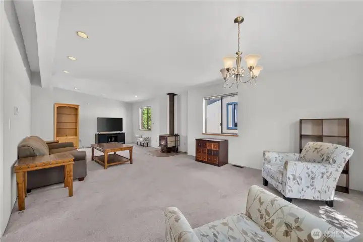 Spacous living room