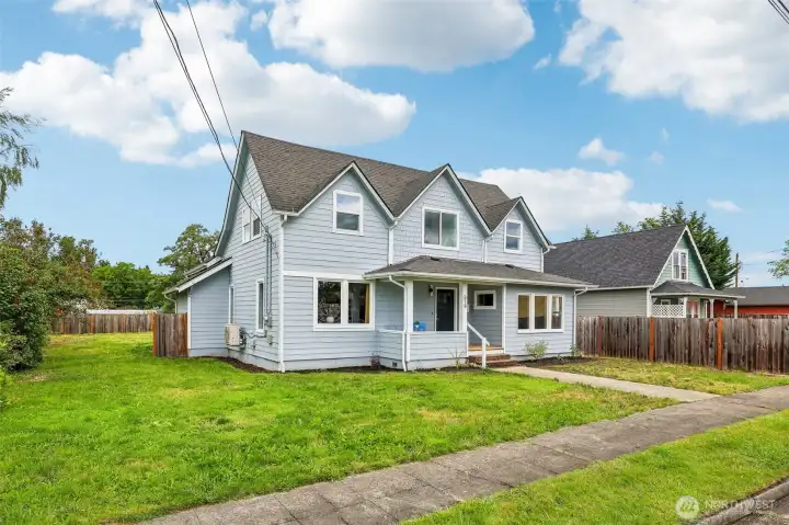 4 Bedrooms 2.5 Bathrooms 2,015 sqft with 600 sqft unfinished basement. 4 Bedrooms 2.5 Bathrooms 2,015 sqft with 600 sqft unfinished basement.