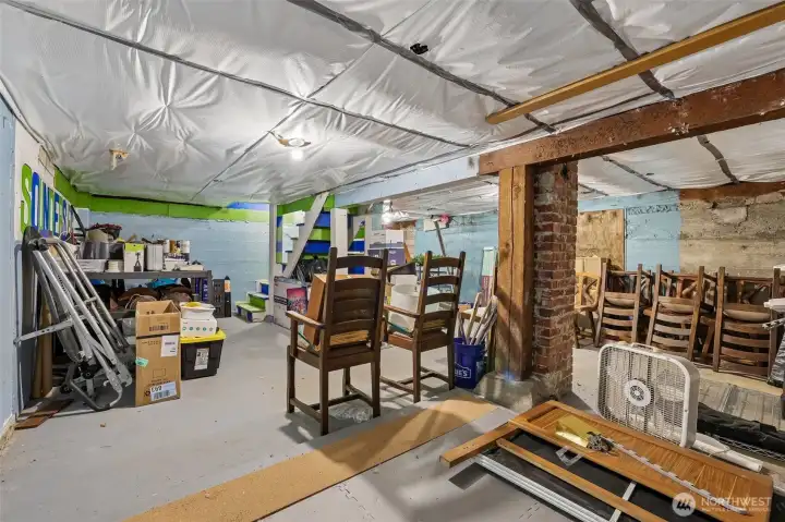600 sqft of unfinished basement space. 600 sqft of unfinished basement space.