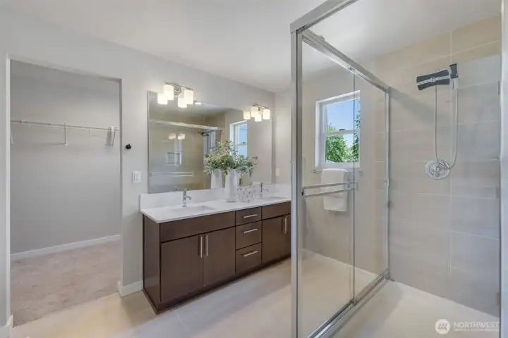 Ensuite bath plus oversized walk in closet