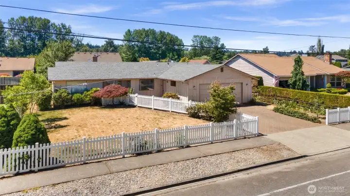 Large lot with mature landscaping. Large lot with mature landscaping.