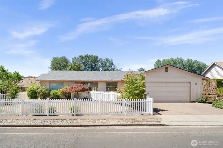 Rare opportunity in Puyallup Valley near nursery. Highly desirable community. Rare opportunity in Puyallup Valley near nursery. Highly desirable community.