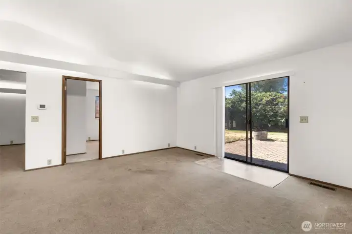 Nice open living space with plenty of flow and fluidity. Nice open living space with plenty of flow and fluidity.