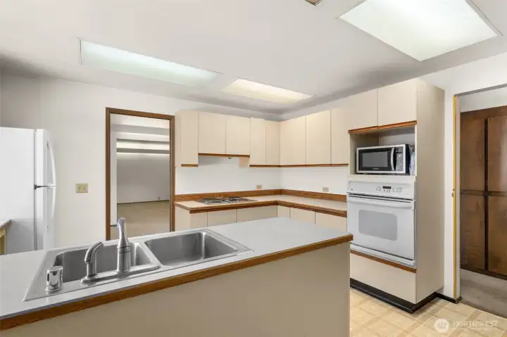 Kitchen layout offers versatility Kitchen layout offers versatility