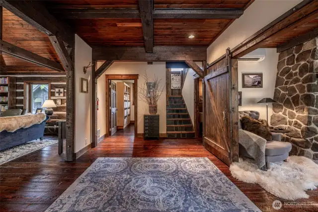 Grand interior entry