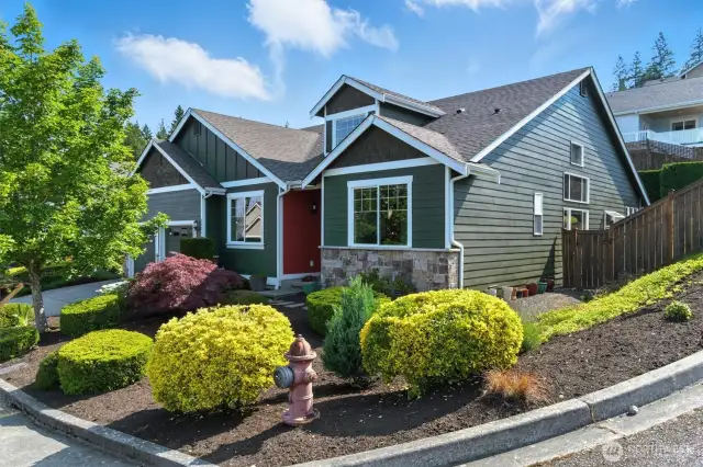 Welcome to this lovely rambler in Chateau Ridge neighborhood!