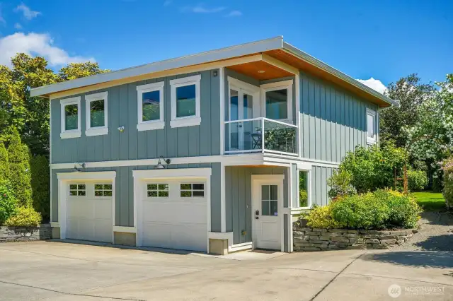 Detached Garage and Apartment