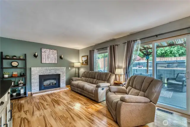 Natural gas fireplace