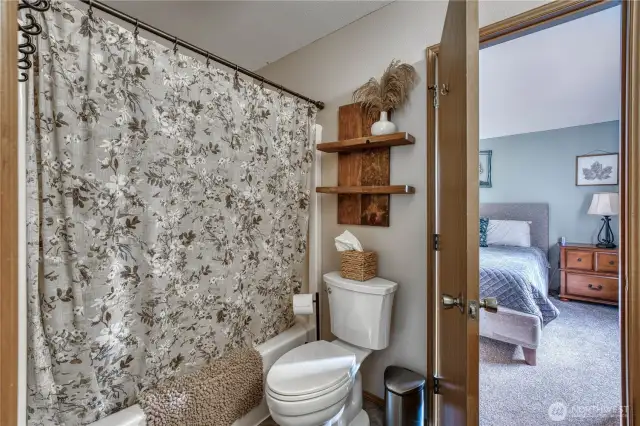 En suite bath