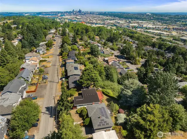 House view North to the City of Seattle. The house has very easy access to the city and also to the airport.