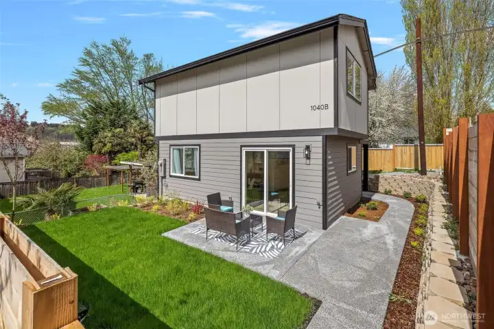 Welcome to this detached unit with a yard.