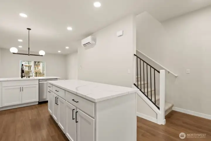 Photographs are for illustrative purposes only. Features, finishes, interior/exterior colors, landscaping and floorplan shown may vary from actual homes built.