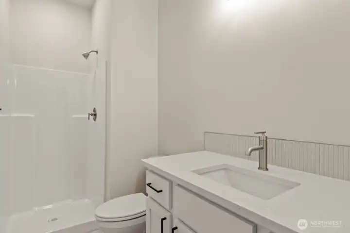 Photographs are for illustrative purposes only. Features, finishes, interior/exterior colors, landscaping and floorplan shown may vary from actual homes built.