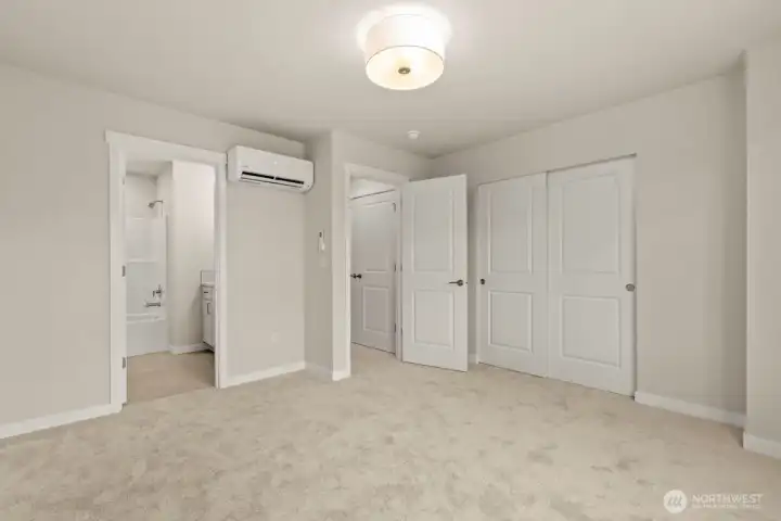 Photographs are for illustrative purposes only. Features, finishes, interior/exterior colors, landscaping and floorplan shown may vary from actual homes built.