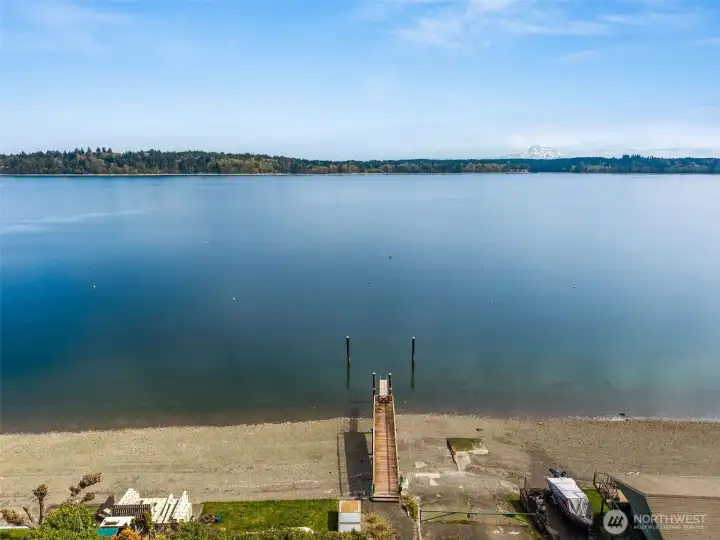 A private sand and pebble beach stretches out with plenty of room to wander, set up a picnic, or just sit and take it all in. On clear days, Mount Rainier adds that iconic backdrop across the water. The gated access you see here is key-controlled for residents, keeping it quiet and exclusive to the neighborhood. From this spot, you can launch a boat directly into Budd Inlet, making it easy to turn an ordinary afternoon into time on the water. It’s relaxed, scenic, and genuinely usable.