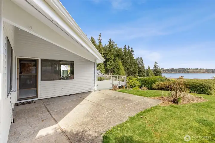 Rain or shine, this spot delivers. Just off the family room, the covered patio gives you a comfortable place to sit and take in the water view without worrying about the weather, which, let’s be honest, is a real advantage here. The concrete patio extends out and connects seamlessly to the deck, creating multiple zones for relaxing or entertaining. Around it, the lawn is open, sunny, and ready for whatever you want to add, garden beds, play space, or just a stretch of green to enjoy. It’s an easy, low-effort outdoor setup that still gives you plenty of flexibility.