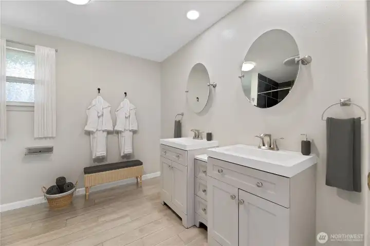 Full Bathroom Full Bathroom