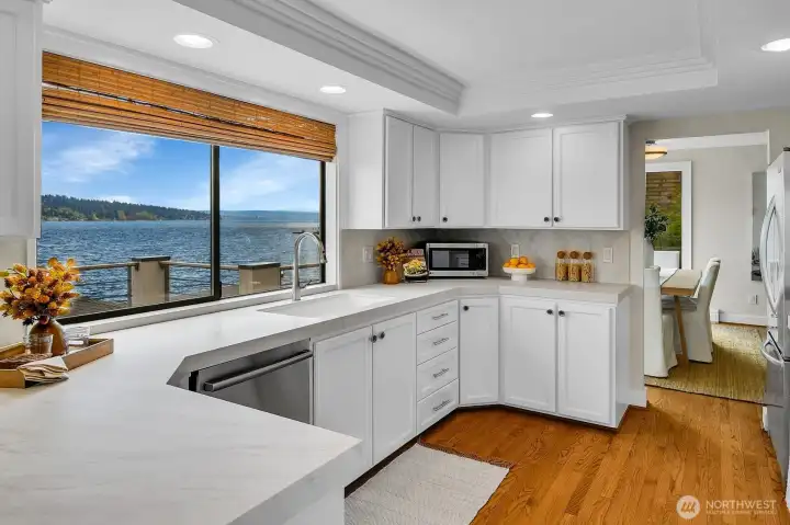 Who would mind doing a few dishes with this incredible view!