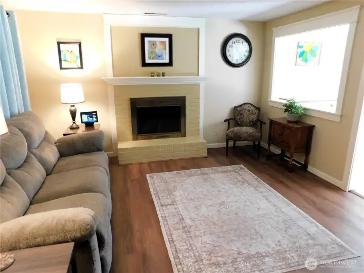 L/R with Gas Fireplace