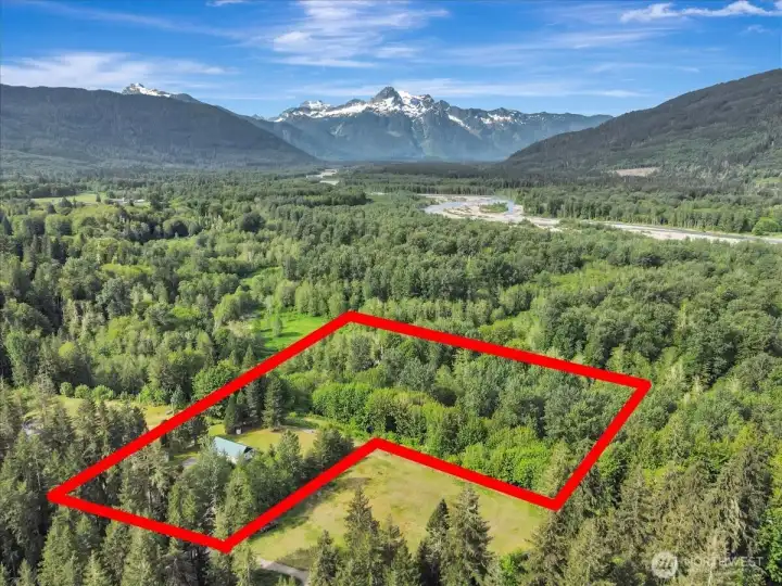 Property Lines are approximate.