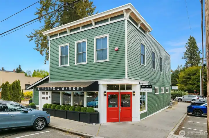 Kitchen and Market (aka the Green Store) across the street for convenient gourmet meals to take home. Kitchen and Market (aka the Green Store) across the street for convenient gourmet meals to take home.