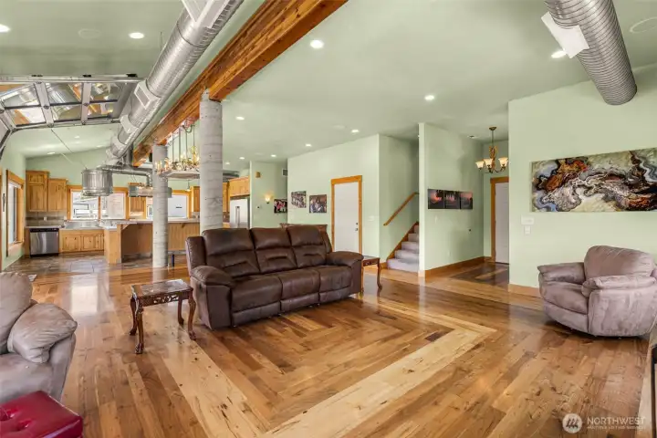 Totally open design. The finished beam stretches the whole with of the hourse.