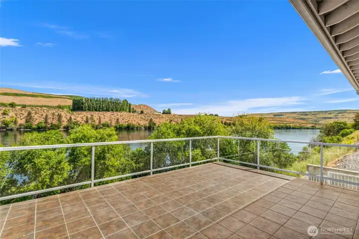 The main floor tile deck overlooking the Columbia.